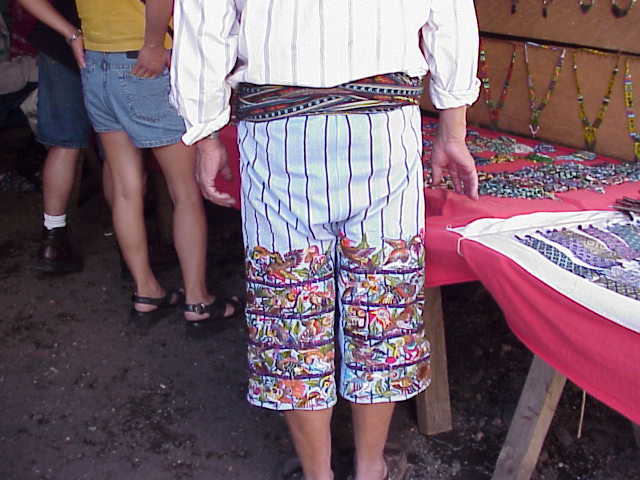 La pantalon brod de motifs d'oiseaux